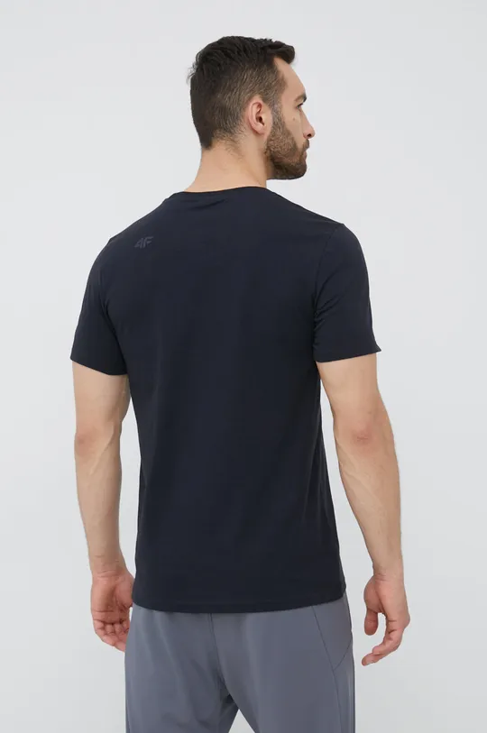 Βαμβακερό μπλουζάκι 4F  Κύριο υλικό: 100% Βαμβάκι Άλλα υλικά: 95% Βαμβάκι, 5% Σπαντέξ