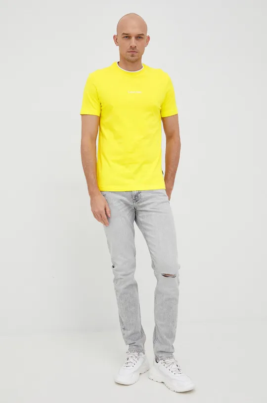 Βαμβακερό μπλουζάκι Calvin Klein κίτρινο
