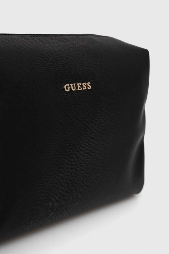 косметичка Guess  Основной материал: 100% Полиуретан Подкладка: 100% Полиэстер