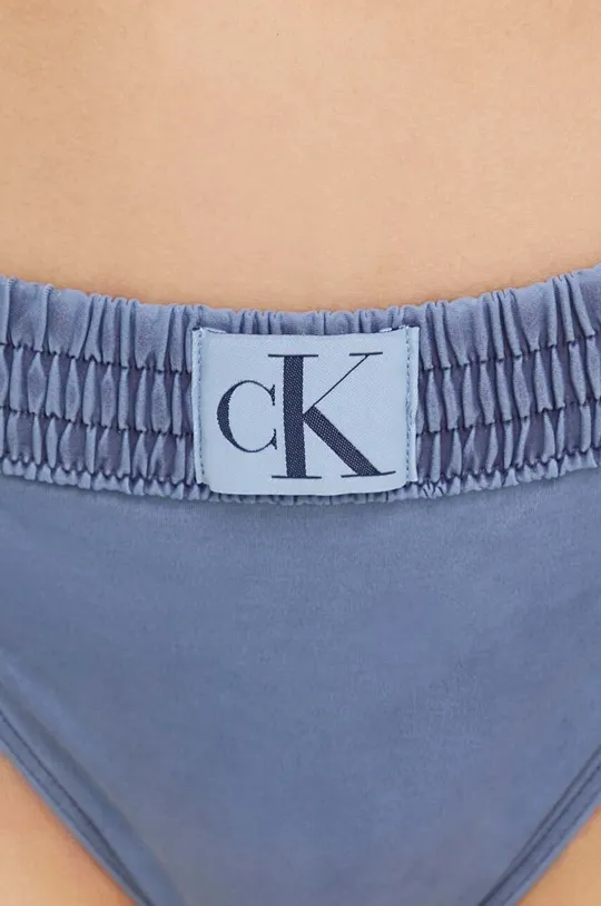 Calvin Klein bikini felső  Jelentős anyag: 83% poliamid, 17% elasztán Bélés: 90% poliészter, 10% elasztán