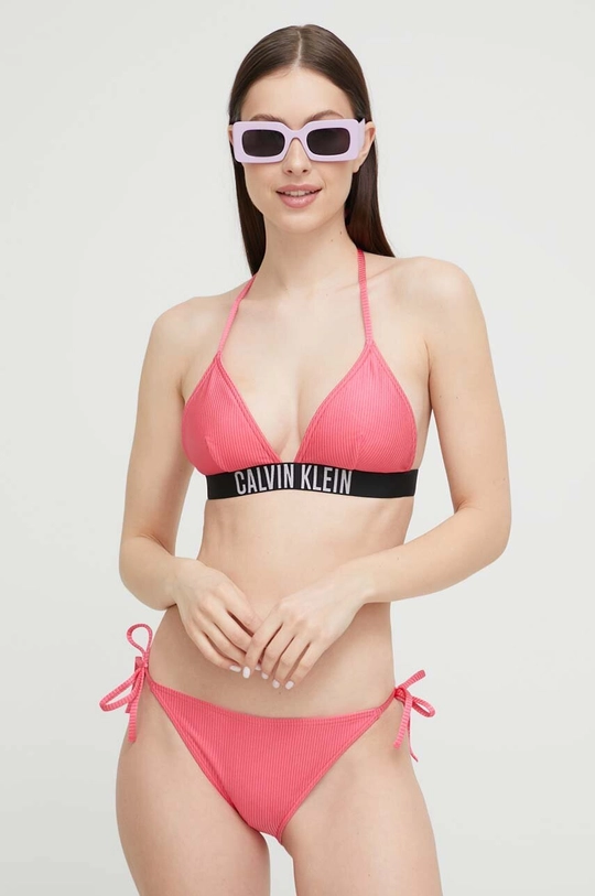 Calvin Klein bikini alsó  Jelentős anyag: 85% poliamid, 15% elasztán Bélés: 92% poliészter, 8% elasztán