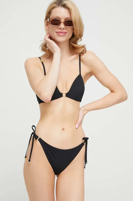 Calvin Klein bikini alsó  Jelentős anyag: 76% poliamid, 24% elasztán Bélés: 92% poliészter, 8% elasztán