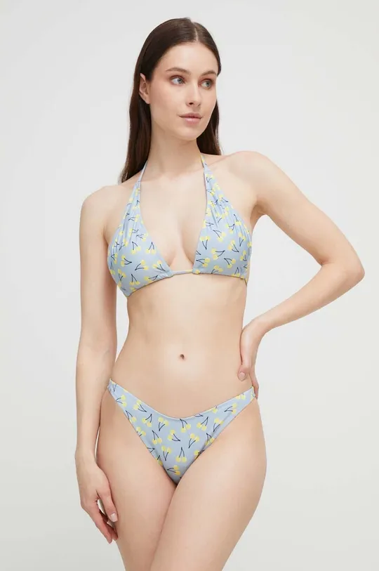 United Colors of Benetton bikini alsó  Jelentős anyag: 87% poliészter, 13% elasztán Bélés: 89% poliészter, 11% elasztán