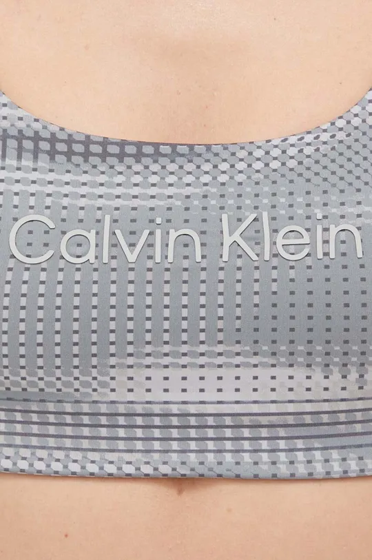Sportski grudnjak Calvin Klein Performance Essentials Temeljni materijal: 82% Poliester, 18% Elastan Postava: 84% Poliester, 16% Elastan Umeci: 77% Najlon, 23% Elastan