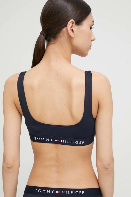 Bikini top Tommy Hilfiger  Κύριο υλικό: 83% Πολυαμίδη, 17% Σπαντέξ Φόδρα: 92% Πολυεστέρας, 8% Σπαντέξ Πλέξη Λαστιχο: 51% Πολυαμίδη, 36% Πολυεστέρας, 13% Σπαντέξ