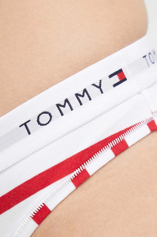 Στρινγκ Tommy Hilfiger  Υλικό 1: 53% Βαμβάκι, 35% Modal, 12% Σπαντέξ Υλικό 2: 70% Πολυαμίδη, 18% Πολυεστέρας, 12% Σπαντέξ Ένθετο: 100% Βαμβάκι