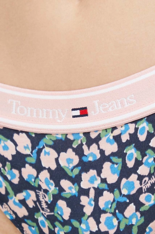 Στρινγκ Tommy Jeans  Κύριο υλικό: 90% Βαμβάκι, 10% Σπαντέξ Ένθετο: 100% Βαμβάκι Ταινία: 47% Πολυαμίδη, 30% Βαμβάκι, 17% Πολυεστέρας, 6% Σπαντέξ