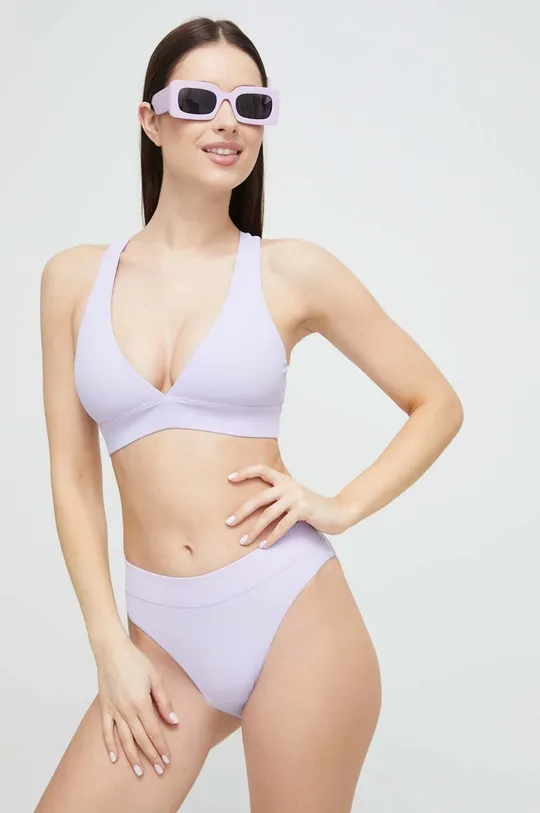 Casall bikini alsó  92% Újrahasznosított poliamid, 8% elasztán