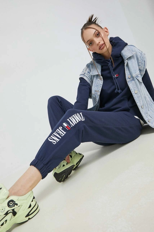 Bombažen pulover Tommy Jeans mornarsko modra