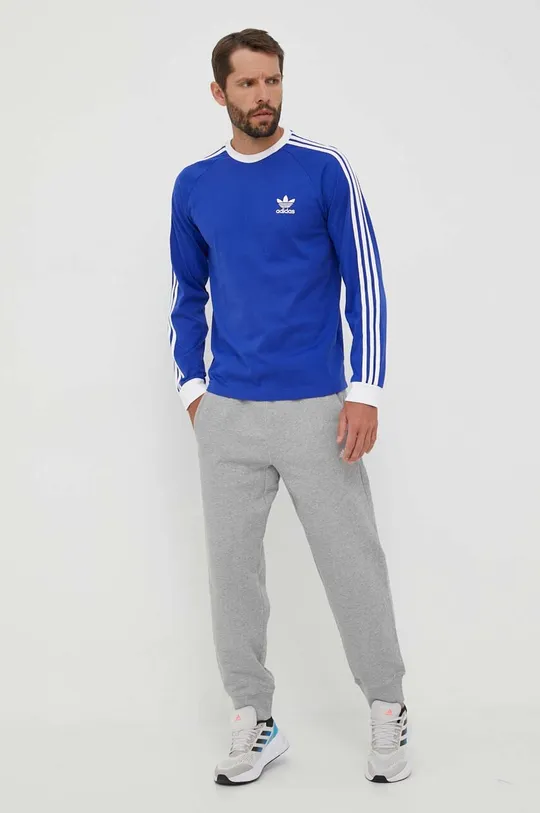 modrá Bavlněné tričko s dlouhým rukávem adidas Originals Pánský