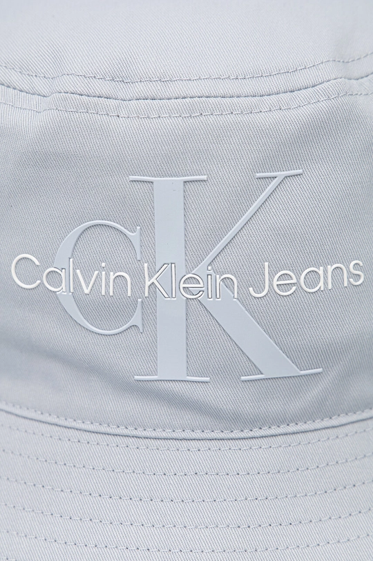 Bombažni klobuk Calvin Klein Jeans modra