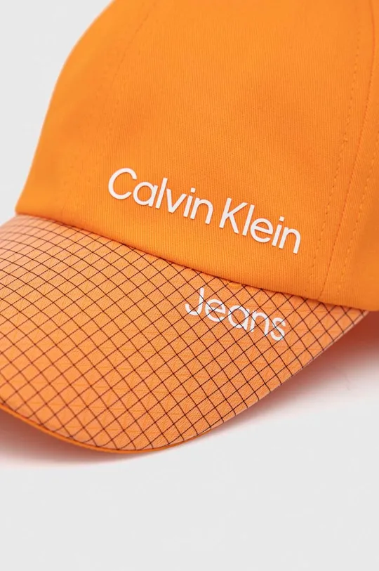 Detská bavlnená šiltovka Calvin Klein Jeans oranžová