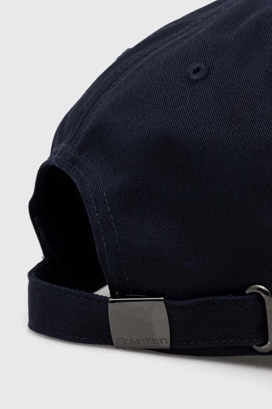 Calvin Klein czapka z daszkiem bawełniana granatowy