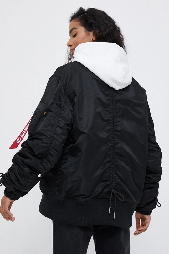 Bomber jakna Alpha Industries  Glavni material: 100 % Najlon Podloga: 100 % Najlon Polnilo: 100 % Poliester