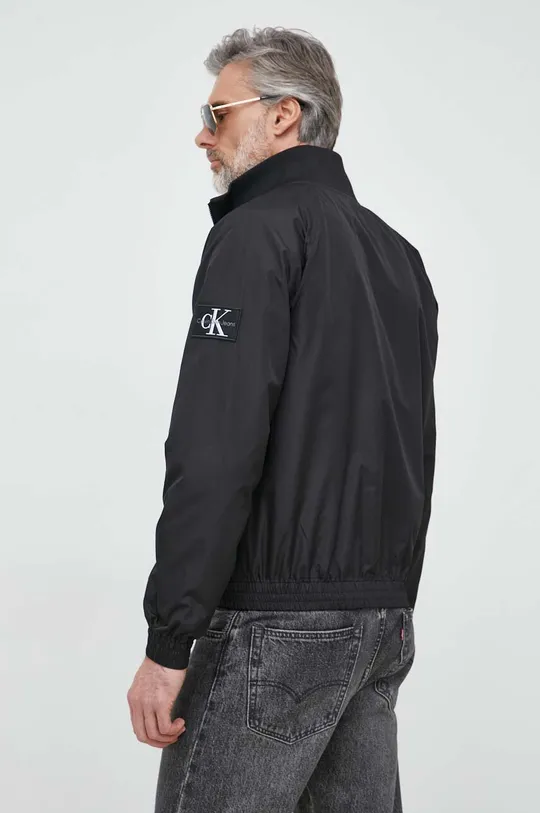 Куртка-бомбер Calvin Klein Jeans  Основной материал: 100% Полиэстер Подкладка: 100% Полиэстер Резинка: 98% Полиэстер, 2% Эластан