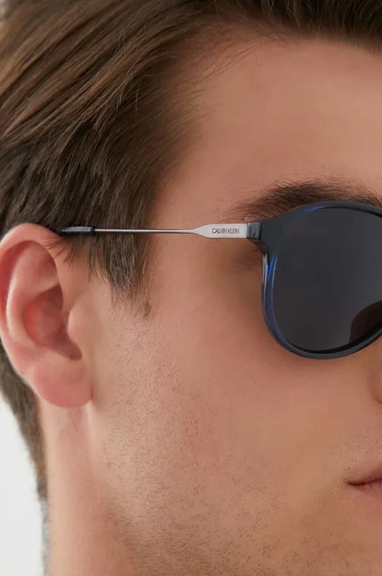 Sončna očala Calvin Klein mornarsko modra