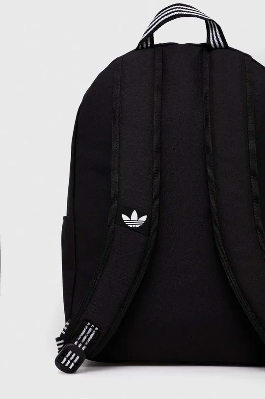 Ruksak adidas Originals Základná látka: 100 % Recyklovaný polyester Podšívka: 100 % Recyklovaný polyester  Výplň: 100 % Polyetylén