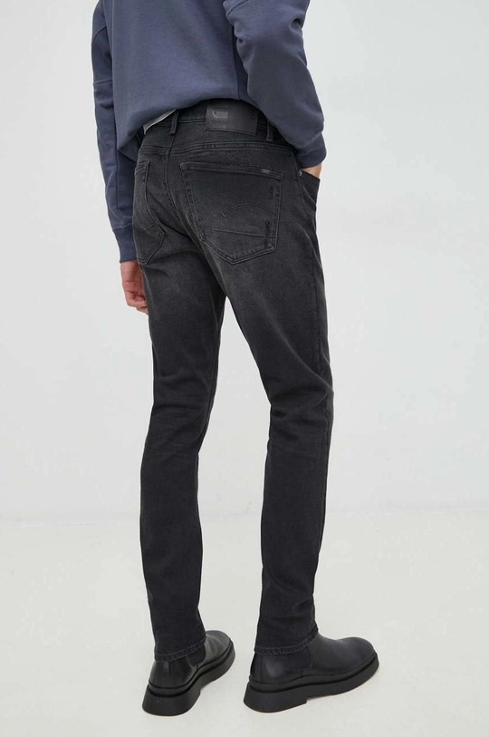 G-Star Raw jeans 3301 Materiale principale: 98% Cotone, 2% Elastam Altri materiali: 100% Pelle bovina Fodera delle tasche: 65% Poliestere riciclato, 35% Cotone biologico