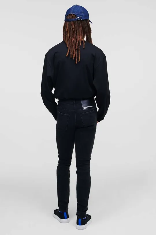 Τζιν παντελόνι Karl Lagerfeld Jeans  Κύριο υλικό: 65% Οργανικό βαμβάκι, 17% Βαμβάκι, 16% Πολυεστέρας, 2% Σπαντέξ Φόδρα τσέπης: 65% Βαμβάκι, 35% Πολυεστέρας