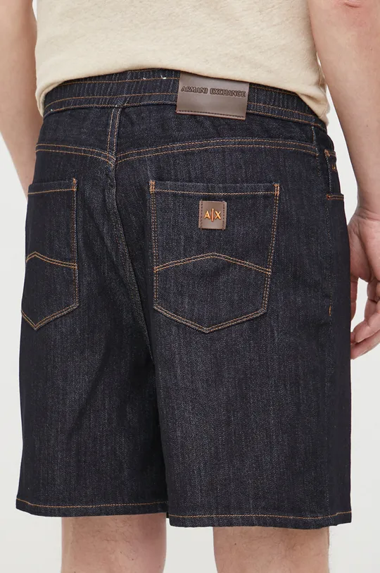 Jeans kratke hlače Armani Exchange  Glavni material: 66 % Bombaž, 24 % Poliester, 9 % Viskoza, 1 % Elastan Podloga: 65 % Poliester, 35 % Bombaž