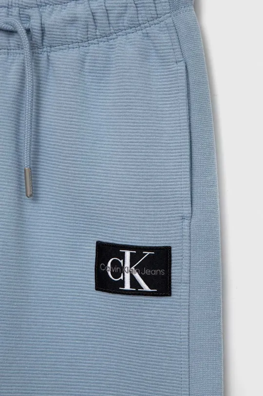 Detské bavlnené tepláky Calvin Klein Jeans  Základná látka: 100% Bavlna Elastická manžeta: 95% Bavlna, 5% Elastan