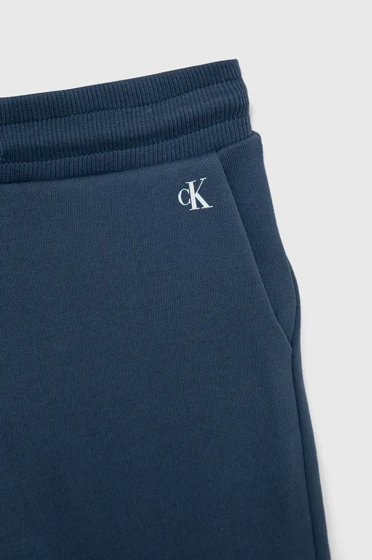 Παιδικό βαμβακερό παντελόνι Calvin Klein Jeans  Κύριο υλικό: 100% Βαμβάκι Φινίρισμα: 95% Βαμβάκι, 5% Σπαντέξ