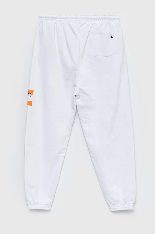 Otroška bombažna trenirka Calvin Klein Jeans bela