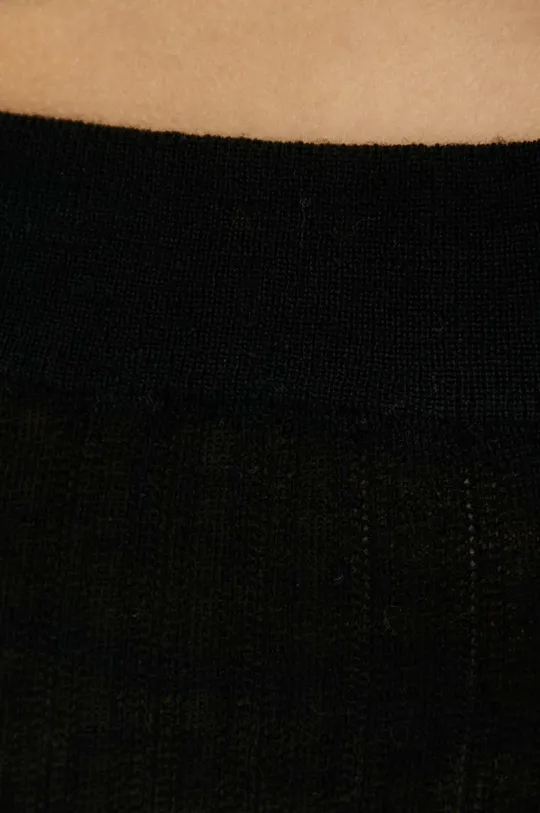 čierna Vlnené nohavice Résumé