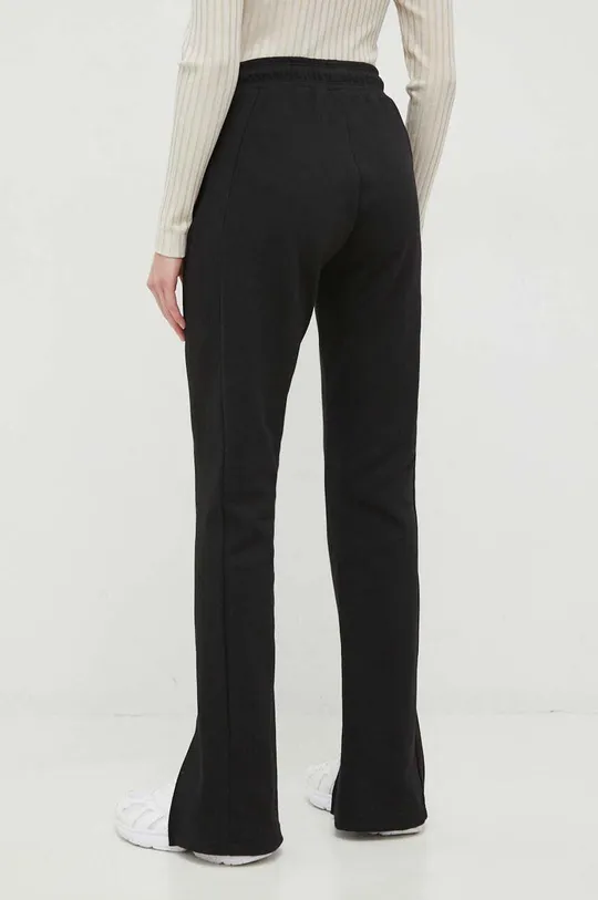 Παντελόνι φόρμας Calvin Klein Jeans  Κύριο υλικό: 64% Βαμβάκι, 36% Πολυεστέρας Πλέξη Λαστιχο: 97% Βαμβάκι, 3% Σπαντέξ