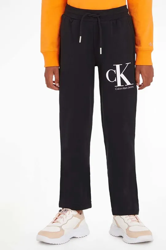 czarny Calvin Klein Jeans spodnie dresowe dziecięce Dziewczęcy