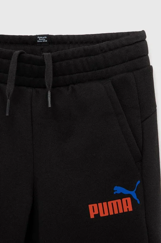 Otroški spodnji del trenirke Puma ESS+ 2 Col Logo Pants FL cl B Glavni material: 66 % Bombaž, 34 % Poliester Podloga žepa: 100 % Bombaž Patent: 97 % Bombaž, 3 % Elastan