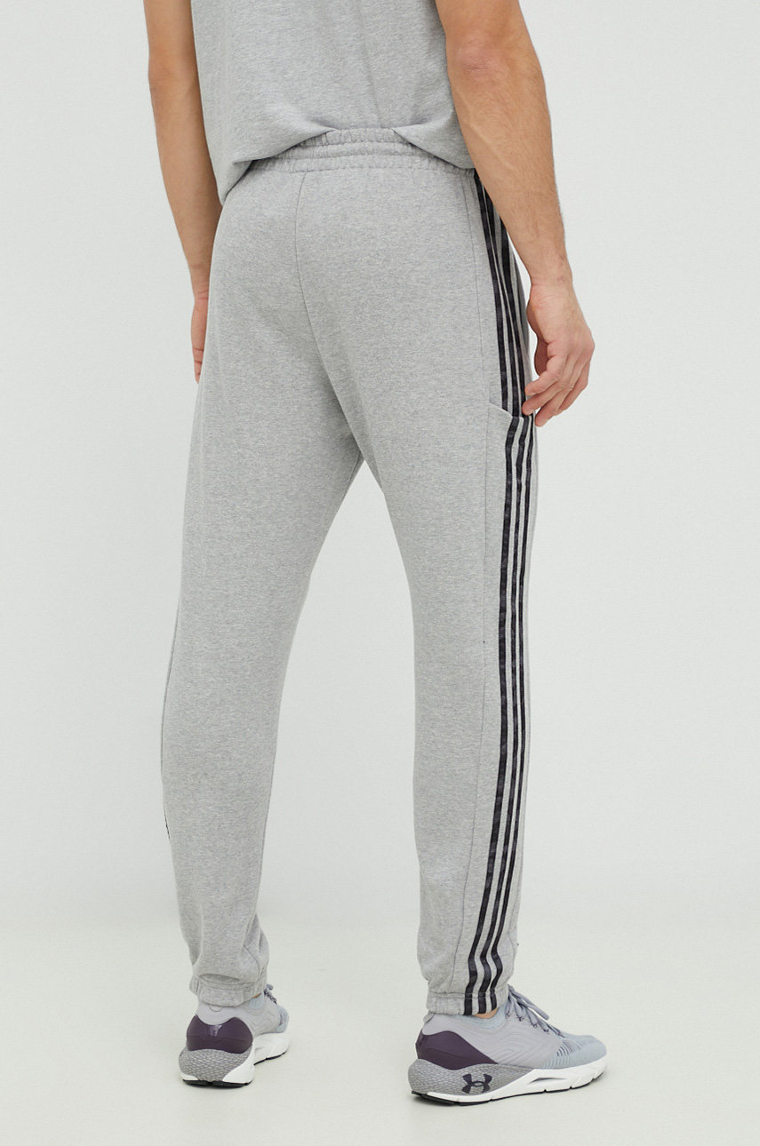 Хлопковые спортивные штаны adidas мужские цвет серый однотонные ...