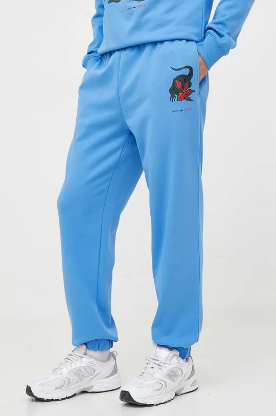 μπλε Βαμβακερό παντελόνι Lacoste x Netflix Ανδρικά