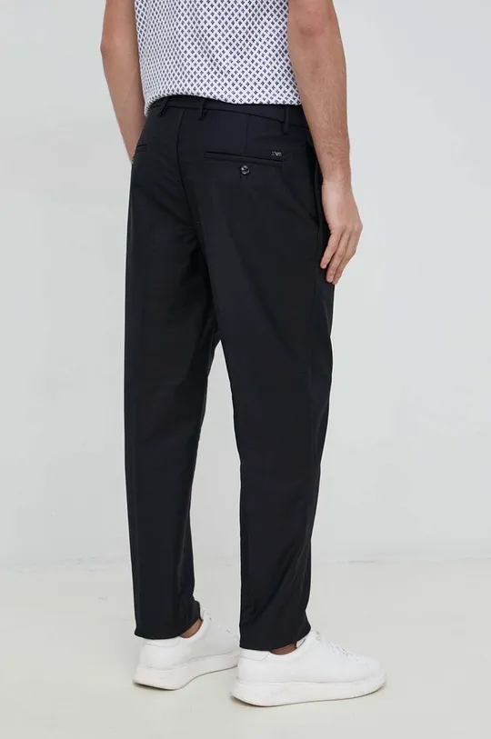 Emporio Armani pantaloni  Materialul de baza: 84% Bumbac, 14% Modal, 2% Elastan Captuseala: 65% Poliester , 35% Bumbac