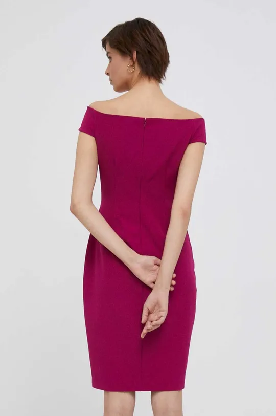 Šaty Lauren Ralph Lauren  Základná látka: 89 % Polyester, 11 % Elastan Podšívka: 88 % Recyklovaný polyester, 12 % Elastan