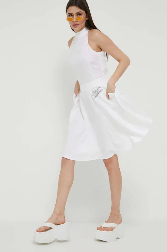 Love Moschino ruha vászonkeverékből fehér