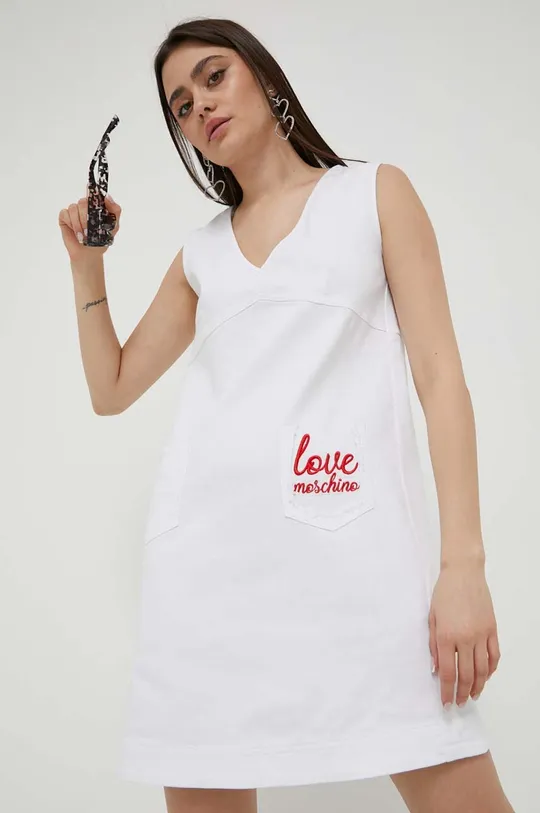 Φόρεμα τζιν Love Moschino λευκό