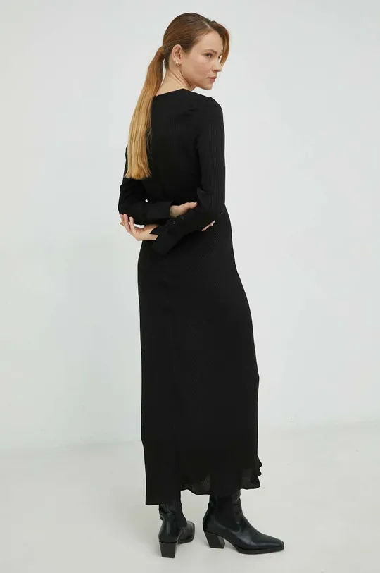 Платье Herskind  Основной материал: 100% Вискоза FSC Подкладка: 100% Переработанный полиэстер