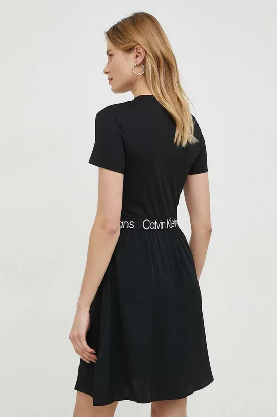 Платье Calvin Klein Jeans  80% Полиэстер, 20% Эластан