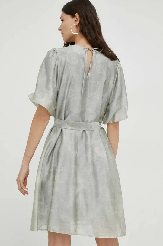 Φόρεμα Bruuns Bazaar Bergia Haily  Κύριο υλικό: 83% Tencel, 17% Πολυεστέρας Φόδρα: 100% Βισκόζη