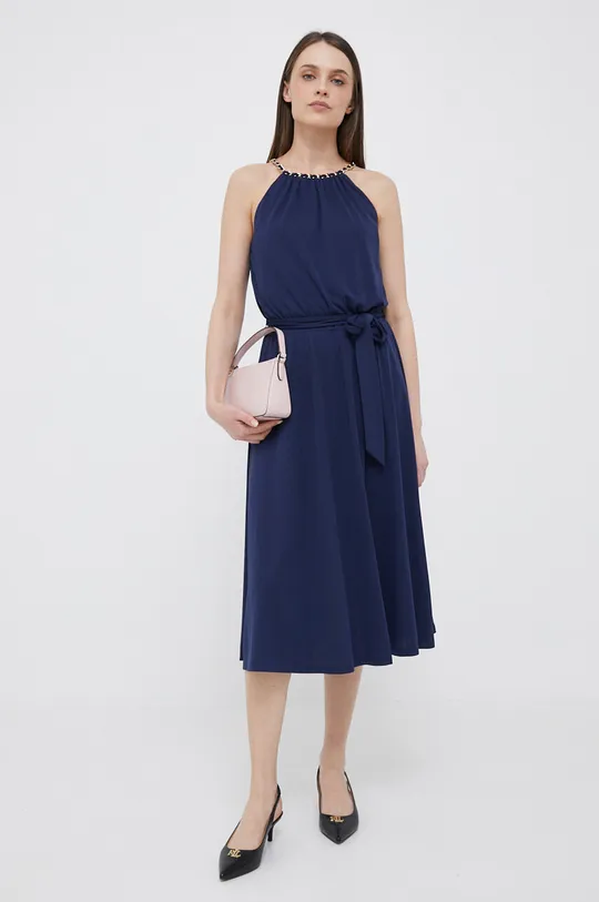 Šaty Lauren Ralph Lauren  Základná látka: 94 % Polyester, 6 % Elastan Podšívka: 88 % Recyklovaný polyester, 12 % Elastan
