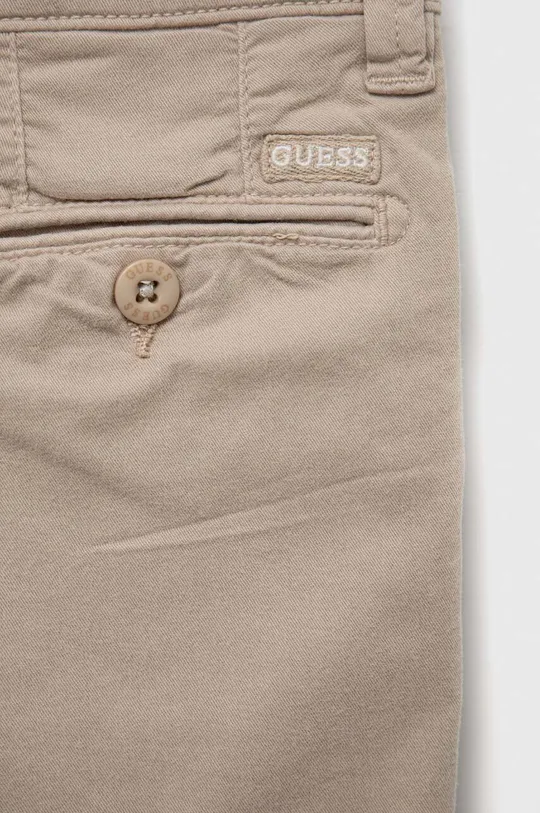 Kratke hlače Guess  Temeljni materijal: 56% Pamuk, 42% Modal, 2% Elastan Postava: 100% Pamuk