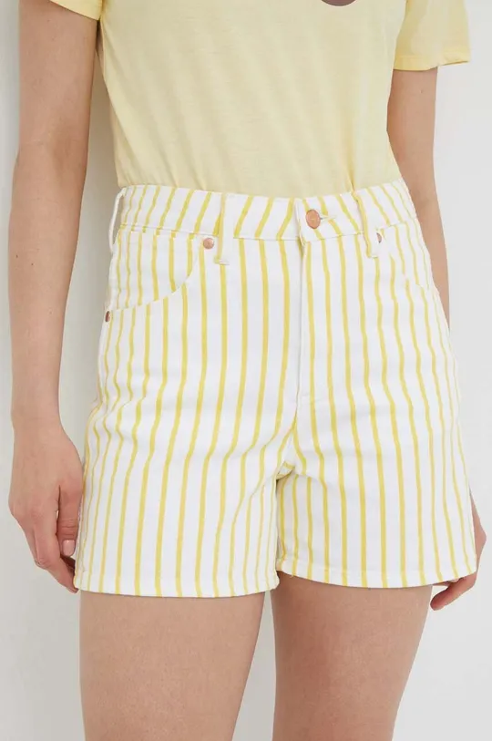 Kratke hlače Wrangler rumena