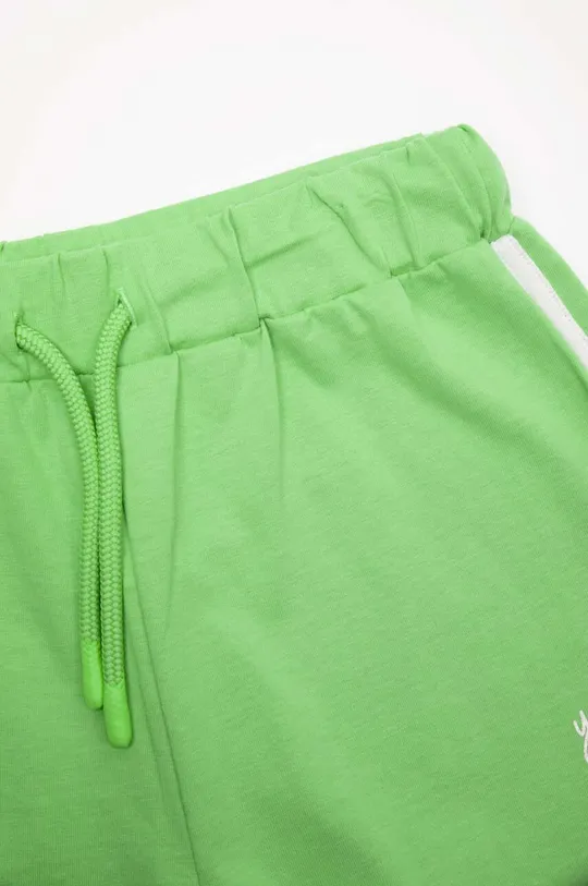 зелений Дитячі бавовняні шорти Coccodrillo