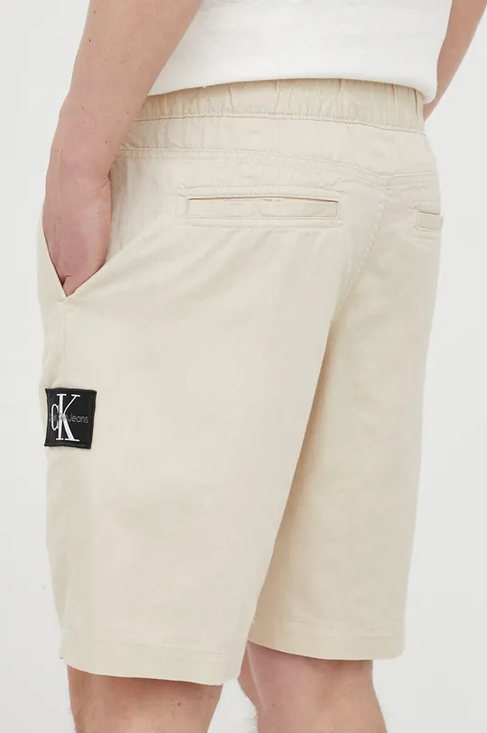 Kratke hlače iz mešanice lana Calvin Klein Jeans  61 % Bombaž, 39 % Lan