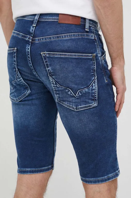 Rifľové krátke nohavice Pepe Jeans Track  Základná látka: 98 % Bavlna, 2 % Elastan Podšívka vrecka: 65 % Polyester, 35 % Bavlna