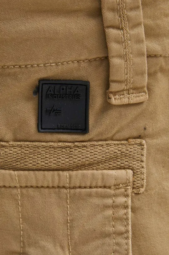 beige Alpha Industries pantaloncini