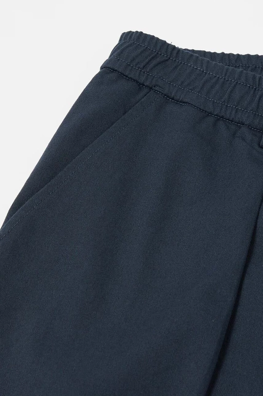 bleumarin Universal Works pantaloni scurți din bumbac Pleated Track