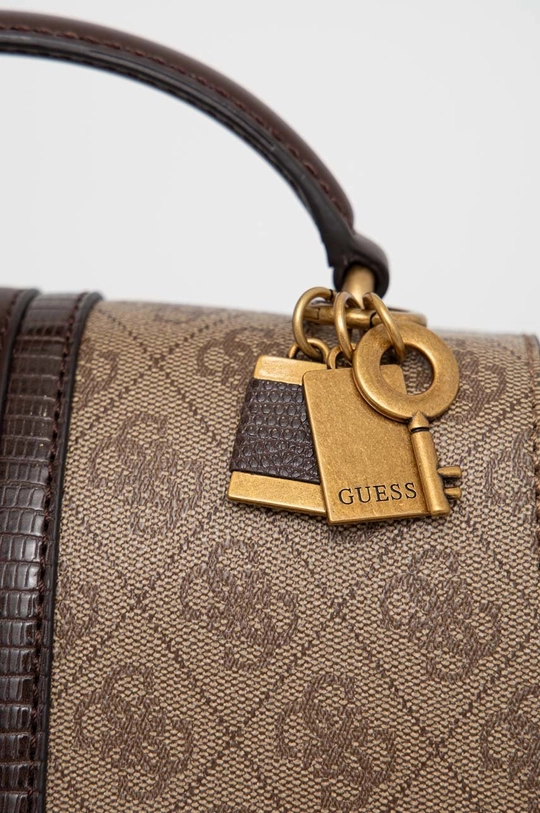 Torba Guess  Temeljni materijal: 100% PU Postava: 80% Poliester, 20% Pamuk