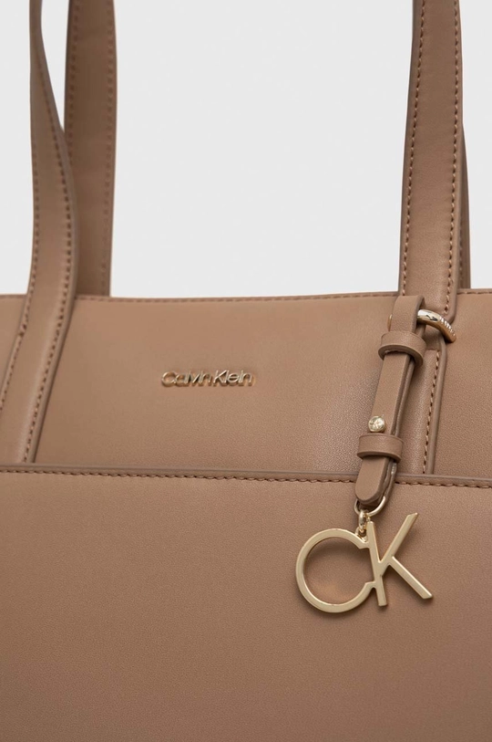 smeđa torba Calvin Klein